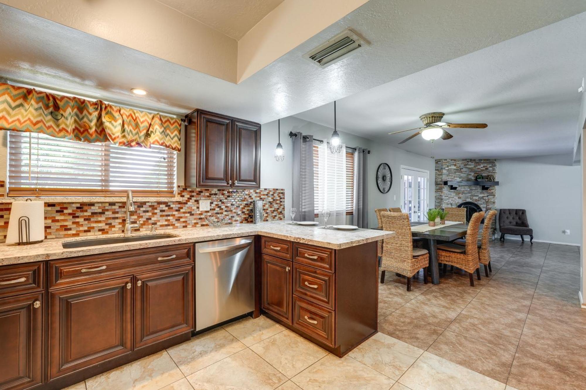Phoenix Home With Pool About 10 Mi To Camelback Mtn Eksteriør billede